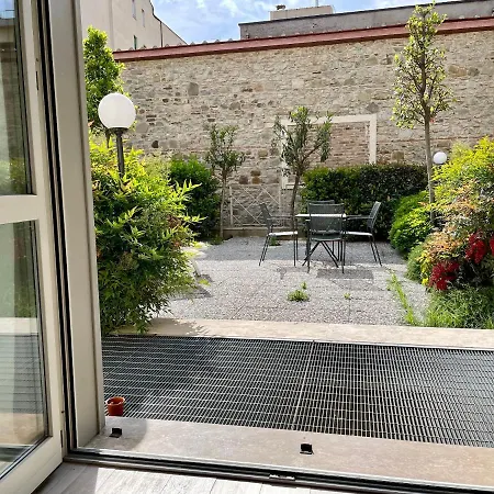 Borgo Guelfo Viii